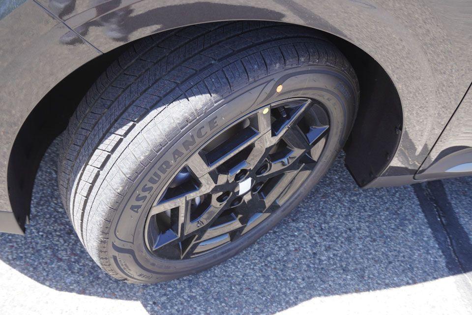 new 2025 Kia Carnival Hybrid car, priced at $50,087