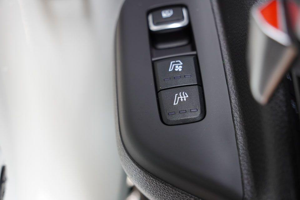 new 2026 Kia Carnival Hybrid car, priced at $52,182