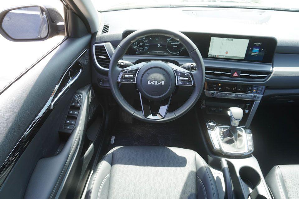 new 2025 Kia Seltos car, priced at $27,668