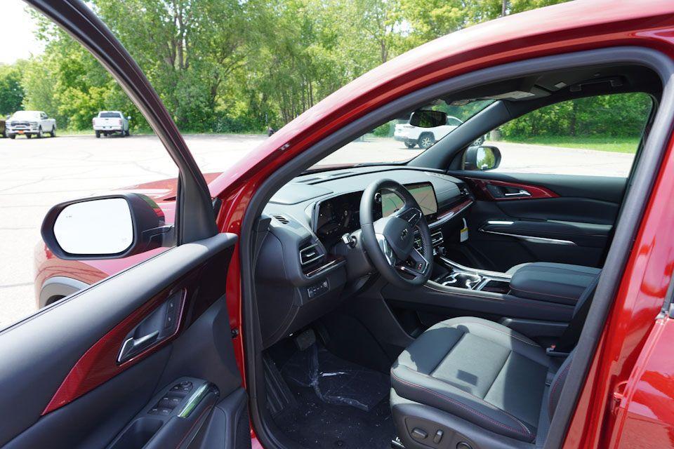 new 2025 Chevrolet Traverse car, priced at $48,003