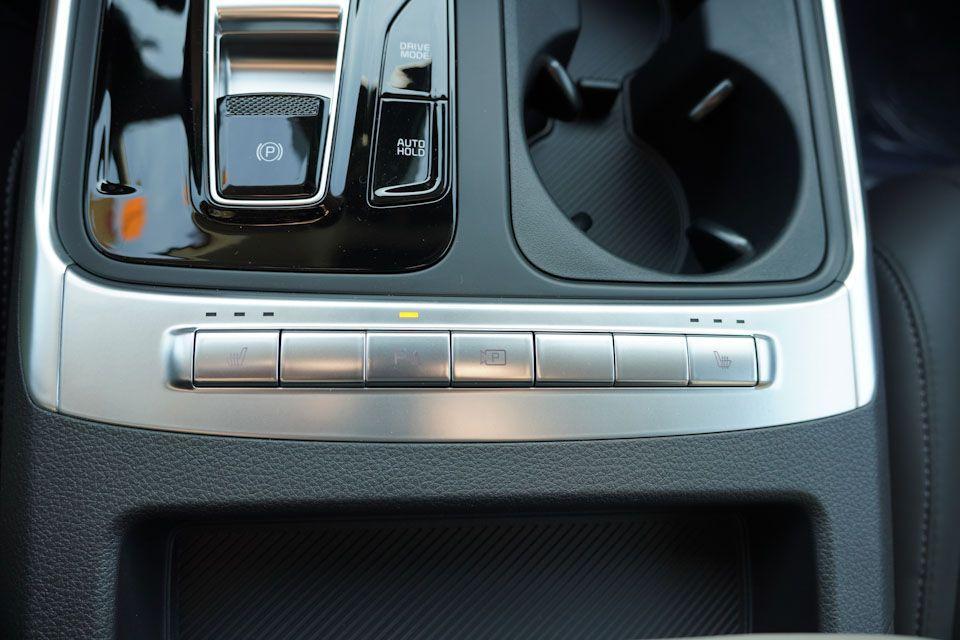 new 2026 Kia Carnival Hybrid car, priced at $42,769
