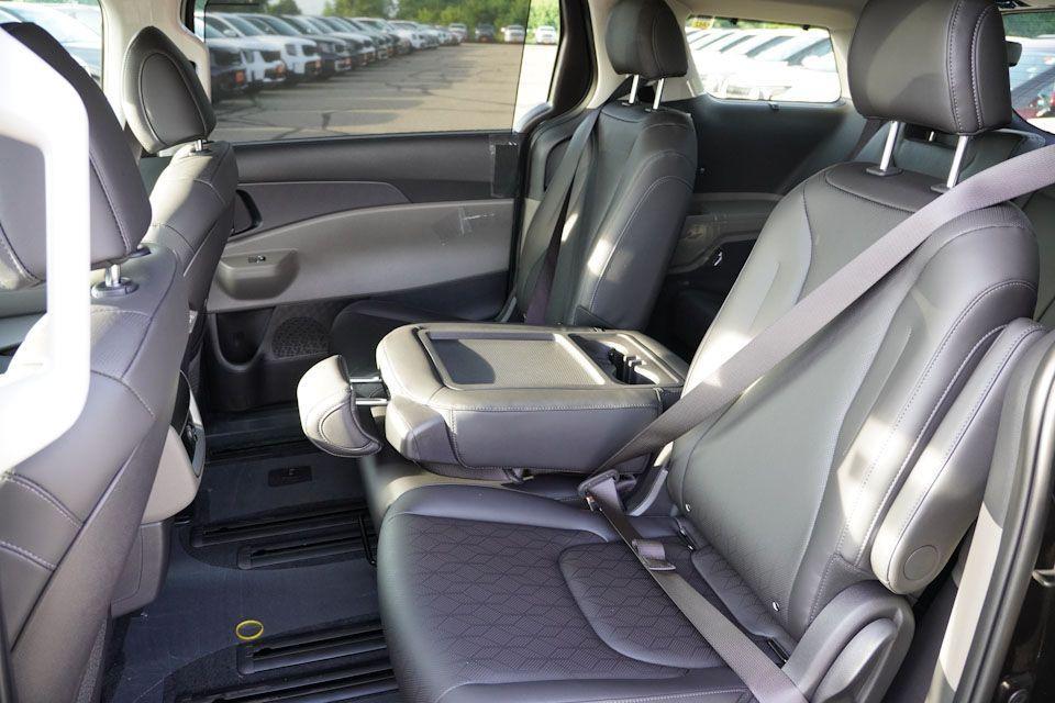 new 2026 Kia Carnival Hybrid car, priced at $42,769