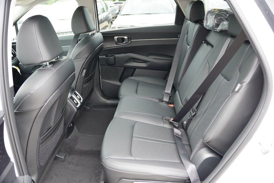 new 2025 Kia Sorento car, priced at $34,176