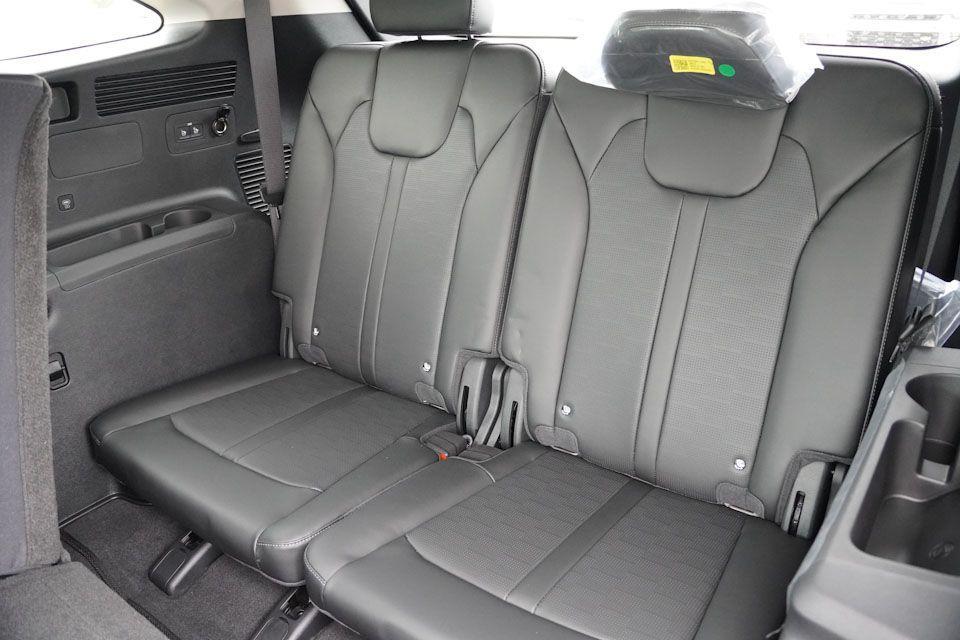 new 2025 Kia Sorento car, priced at $34,176