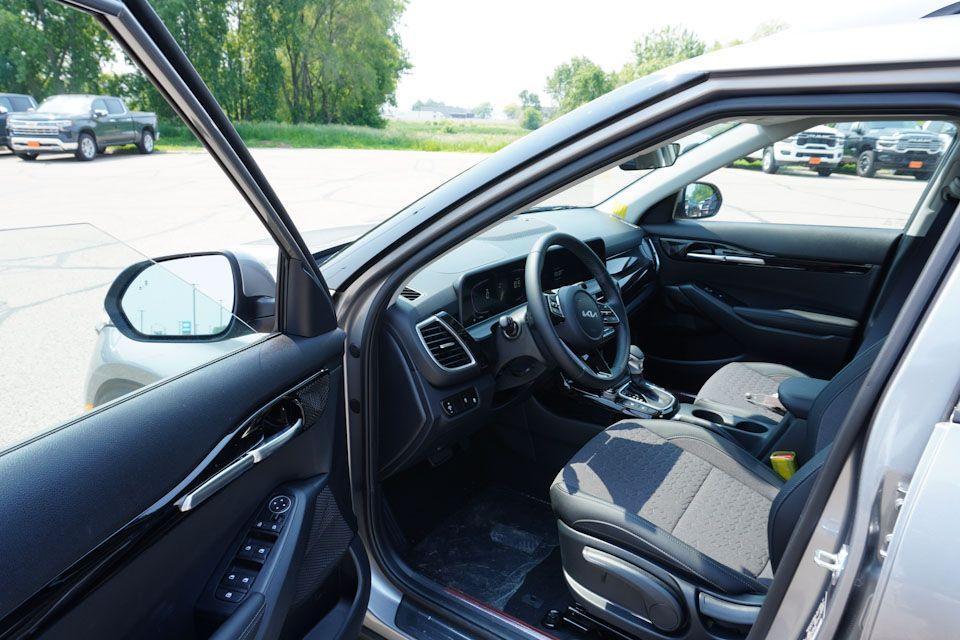 new 2025 Kia Seltos car, priced at $25,608
