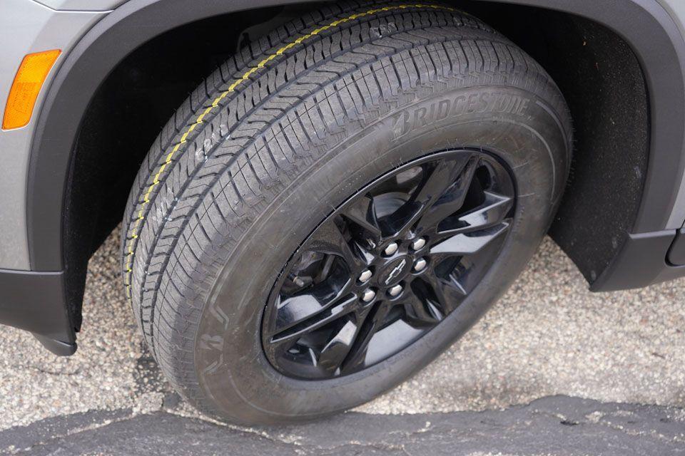 used 2023 Chevrolet Traverse car, priced at $34,433