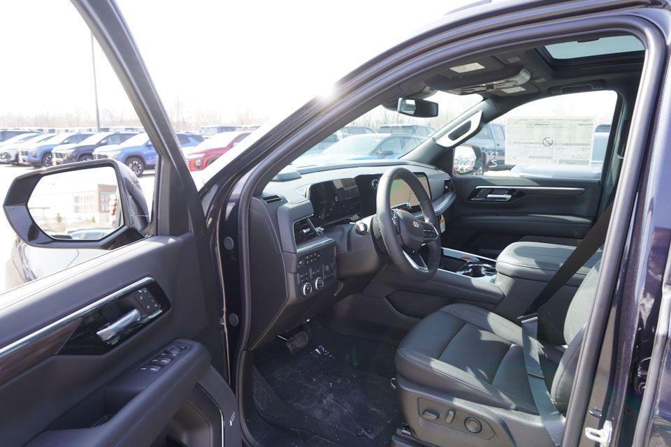 new 2025 Chevrolet Suburban car, priced at $69,970