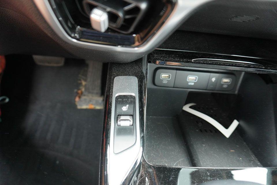 used 2023 Kia Sorento car, priced at $32,898