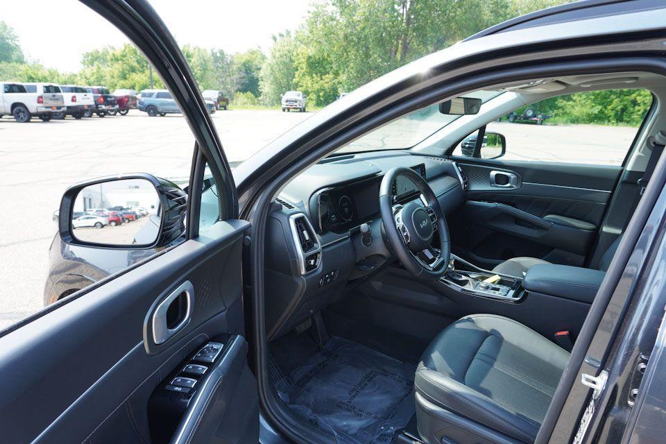 used 2023 Kia Sorento car, priced at $31,517