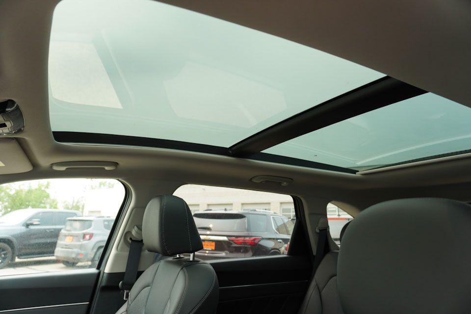 used 2023 Kia Sorento car, priced at $32,898
