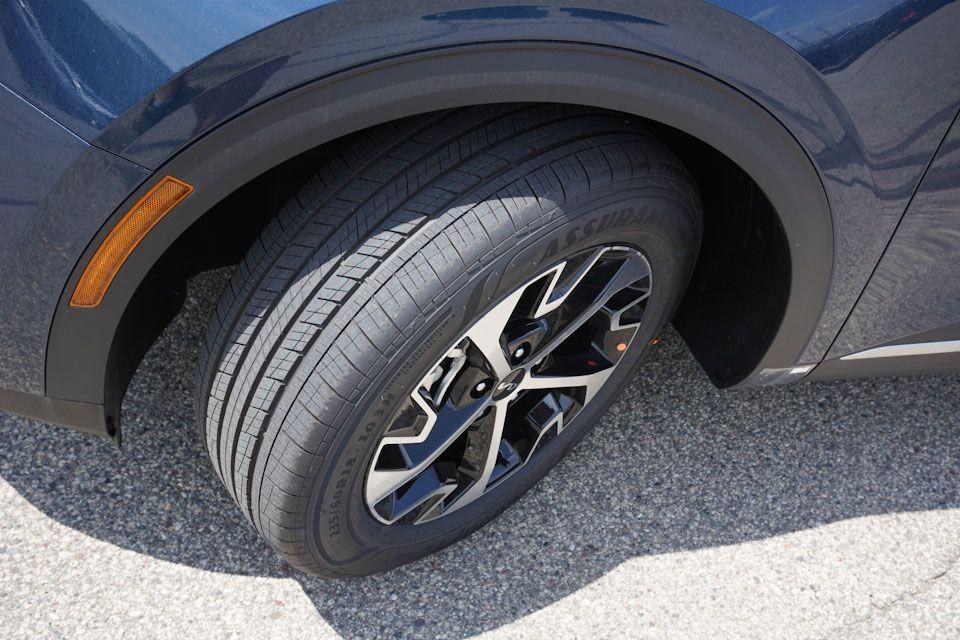 new 2025 Kia Sportage Hybrid car, priced at $32,200