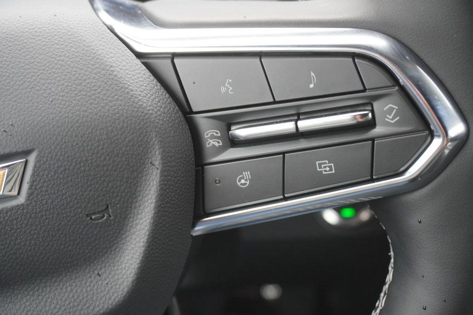 new 2025 Chevrolet Traverse car, priced at $44,047