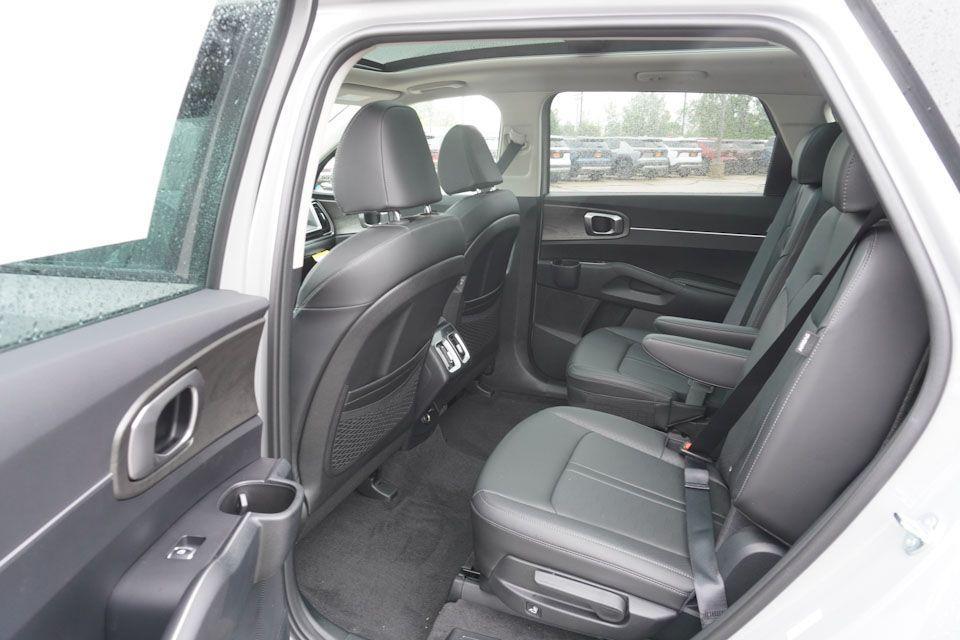 new 2025 Kia Sorento car, priced at $38,606