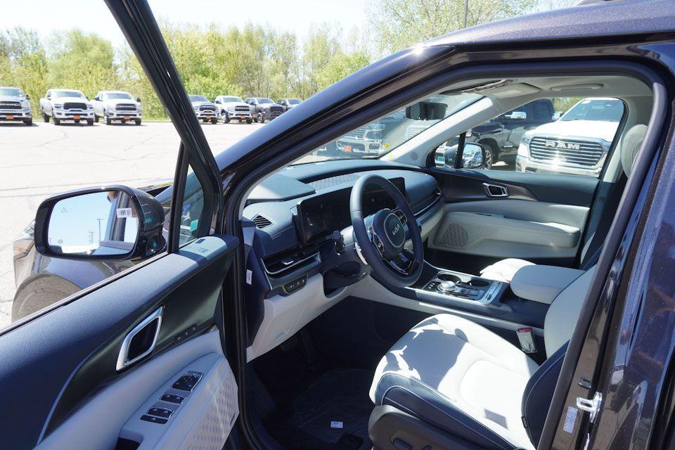 new 2025 Kia Carnival Hybrid car, priced at $50,087