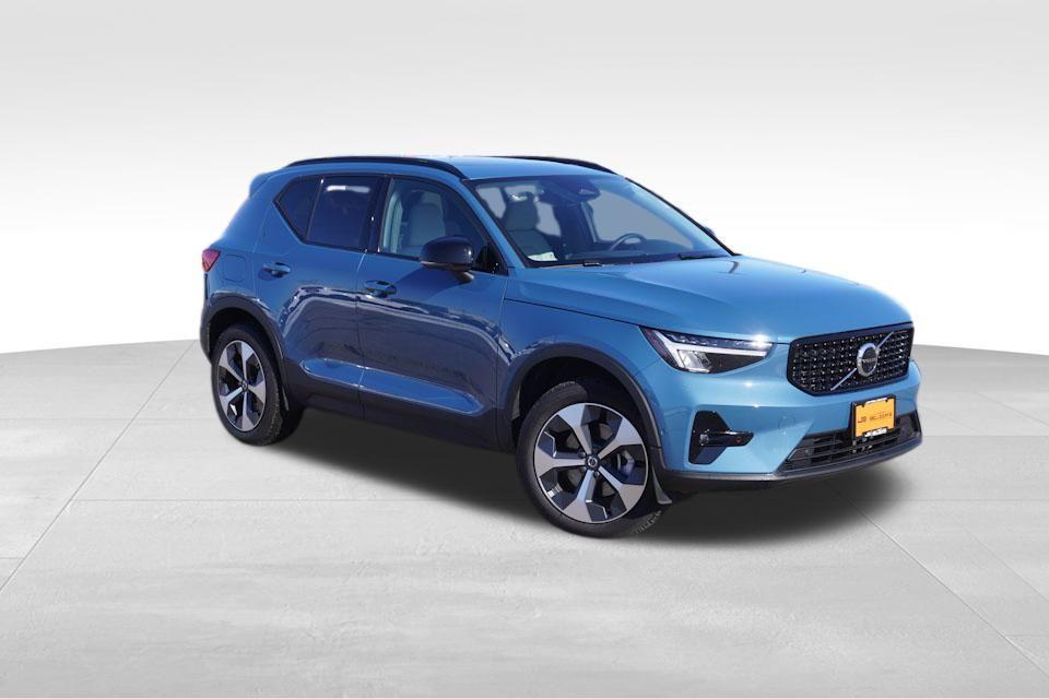 used 2023 Volvo XC40 car, priced at $35,327