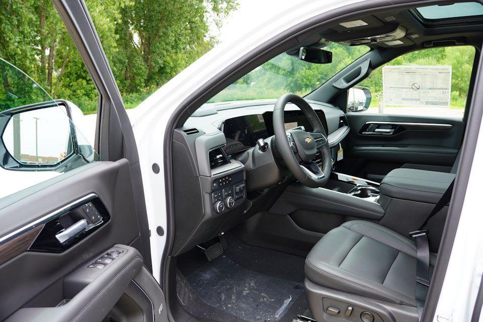 new 2025 Chevrolet Suburban car, priced at $70,470