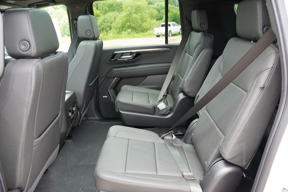 new 2025 Chevrolet Suburban car, priced at $70,470