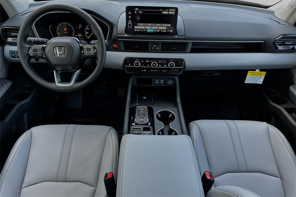 new 2025 Honda Pilot car, priced at $48,950