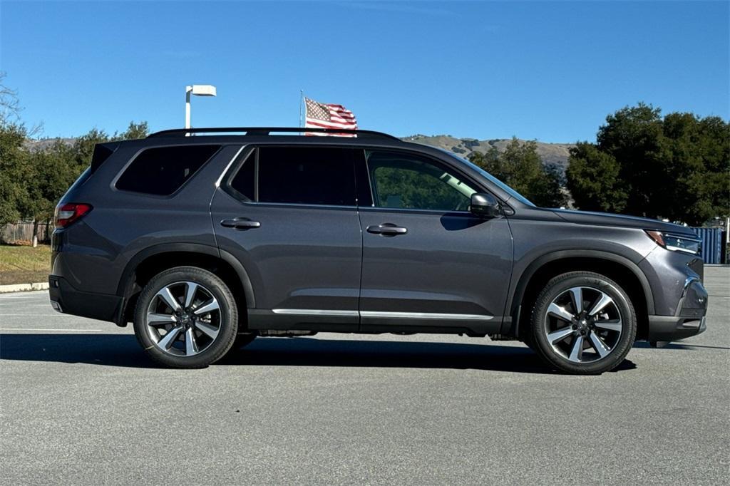 new 2025 Honda Pilot car, priced at $54,475