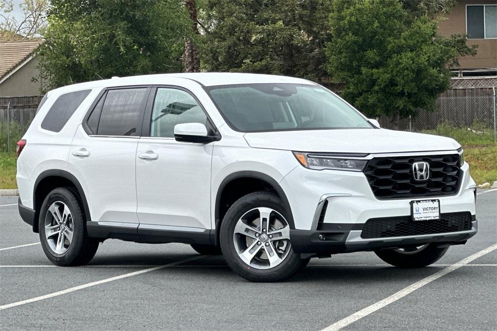 new 2025 Honda Pilot car, priced at $45,405