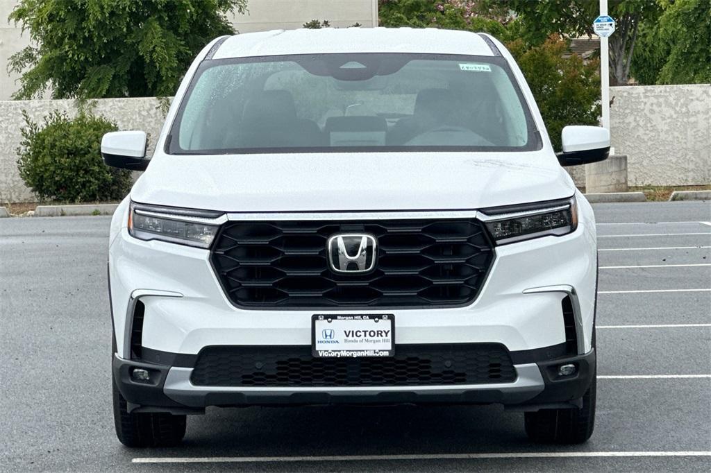 new 2025 Honda Pilot car, priced at $45,405