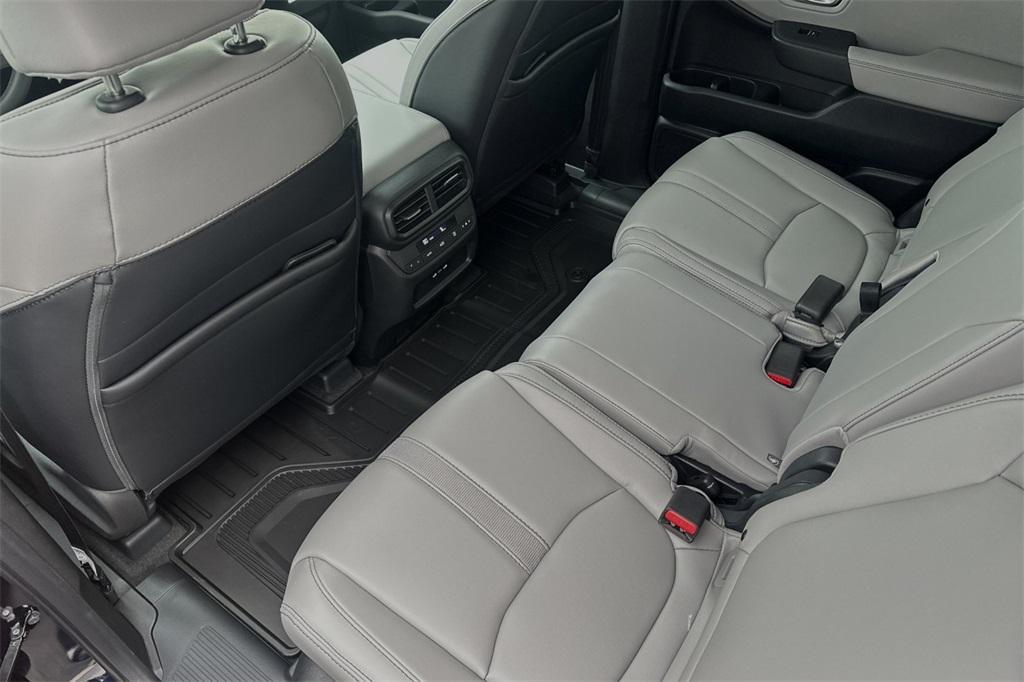 new 2025 Honda Pilot car, priced at $45,405
