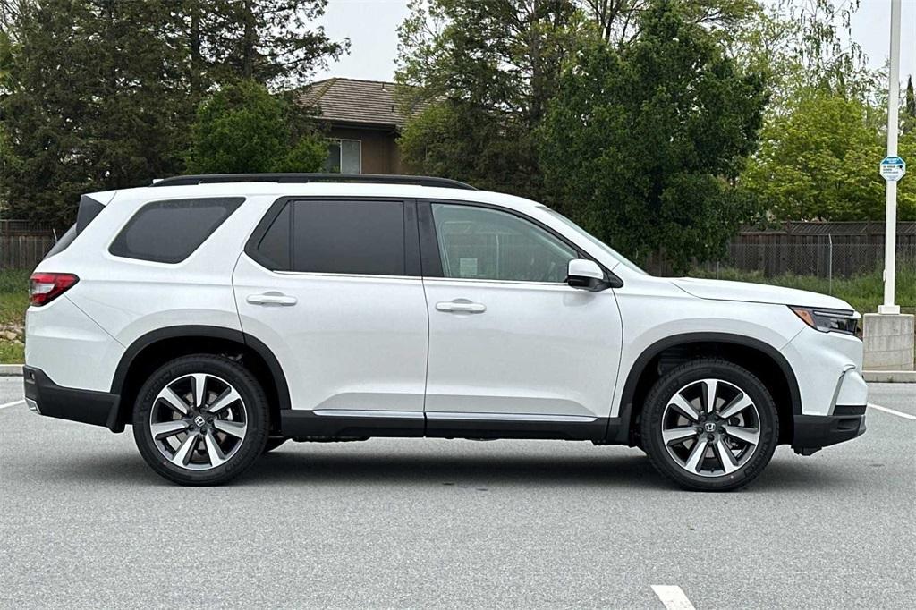 new 2025 Honda Pilot car, priced at $52,000