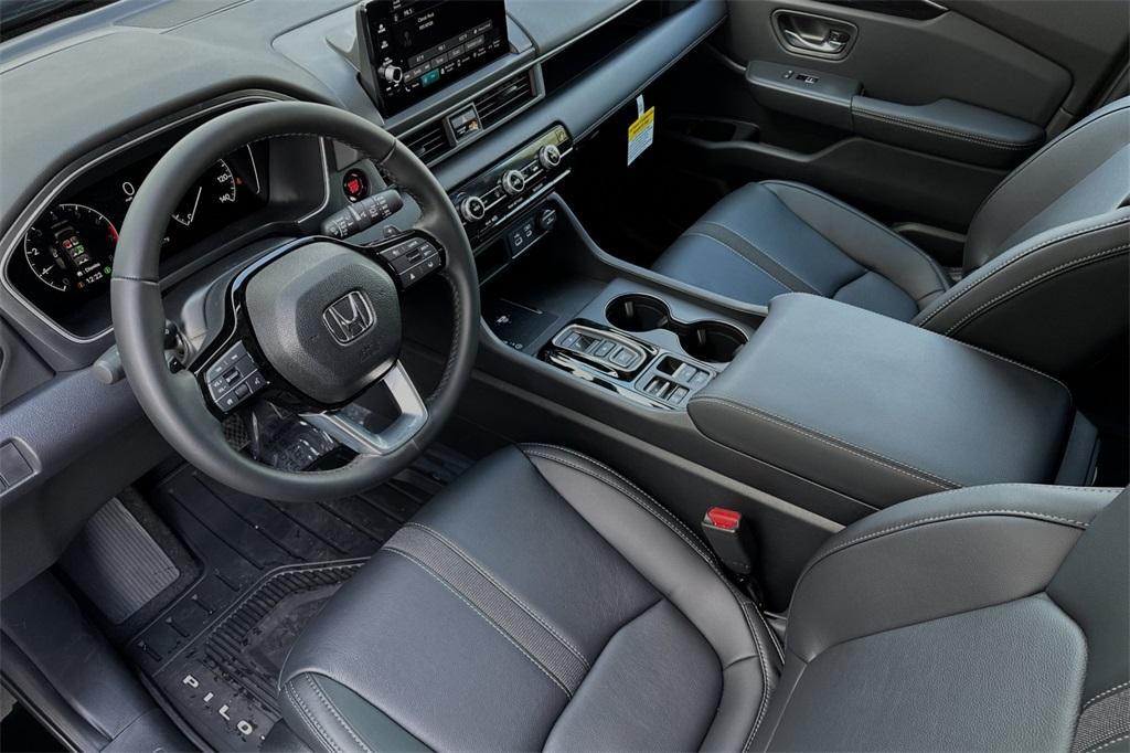 new 2025 Honda Pilot car, priced at $47,505