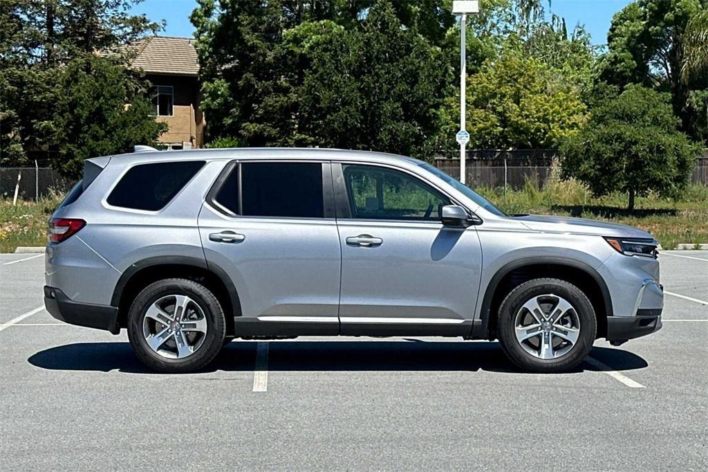 new 2025 Honda Pilot car, priced at $44,895