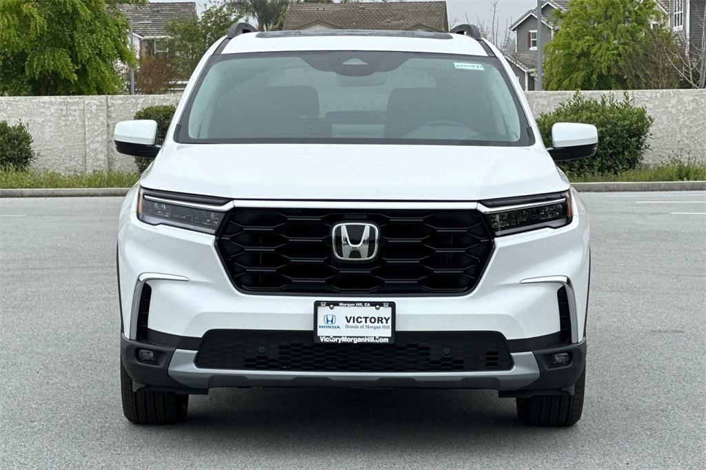 new 2025 Honda Pilot car, priced at $49,405