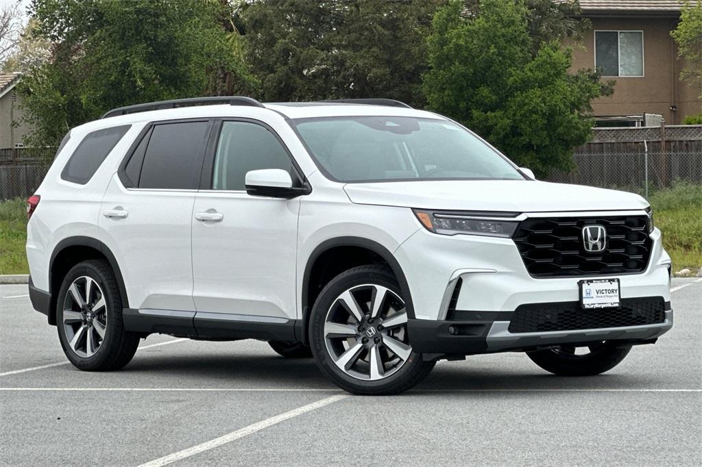 new 2025 Honda Pilot car, priced at $49,405