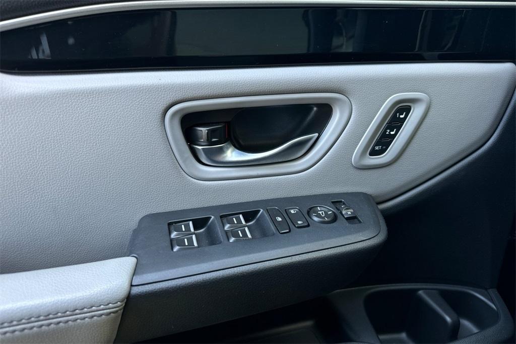 used 2025 Honda Pilot car, priced at $39,598