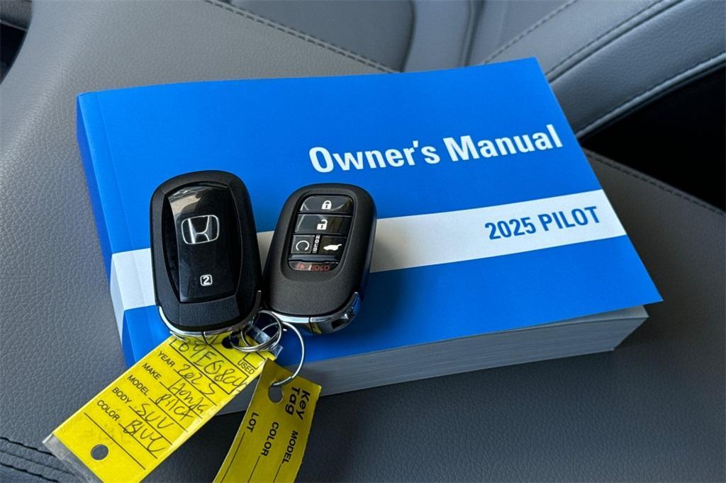 used 2025 Honda Pilot car, priced at $39,598