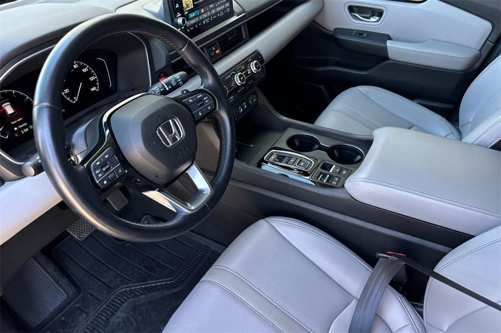used 2025 Honda Pilot car, priced at $39,598