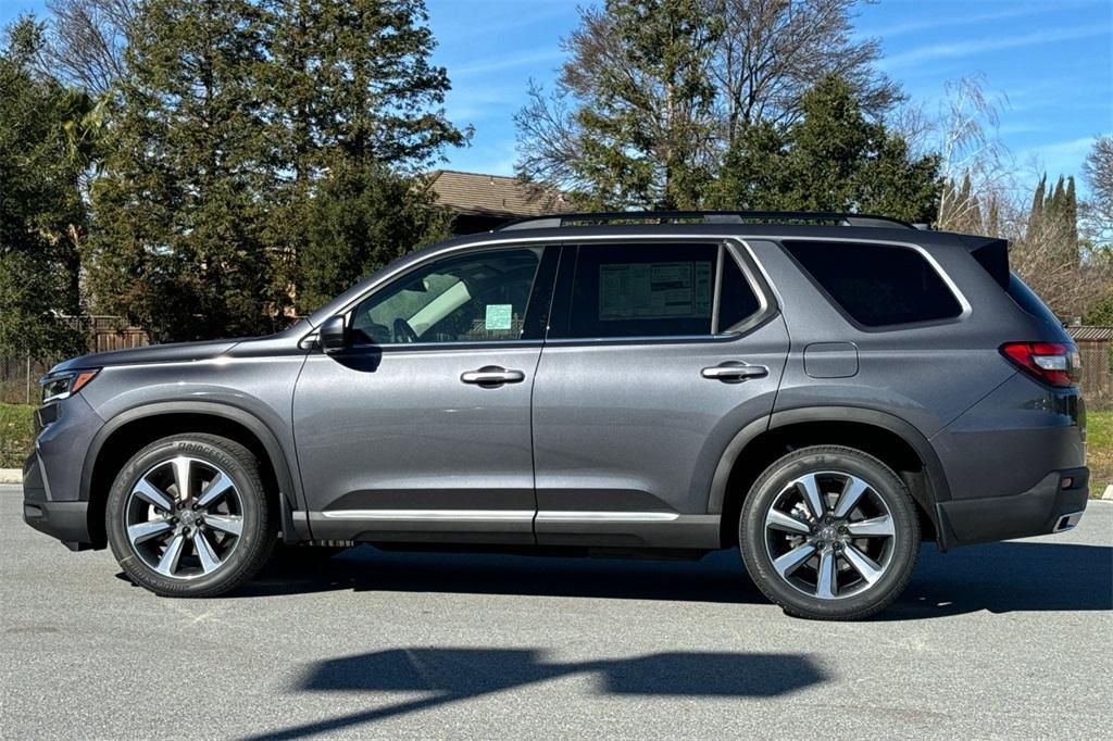 new 2025 Honda Pilot car, priced at $53,080