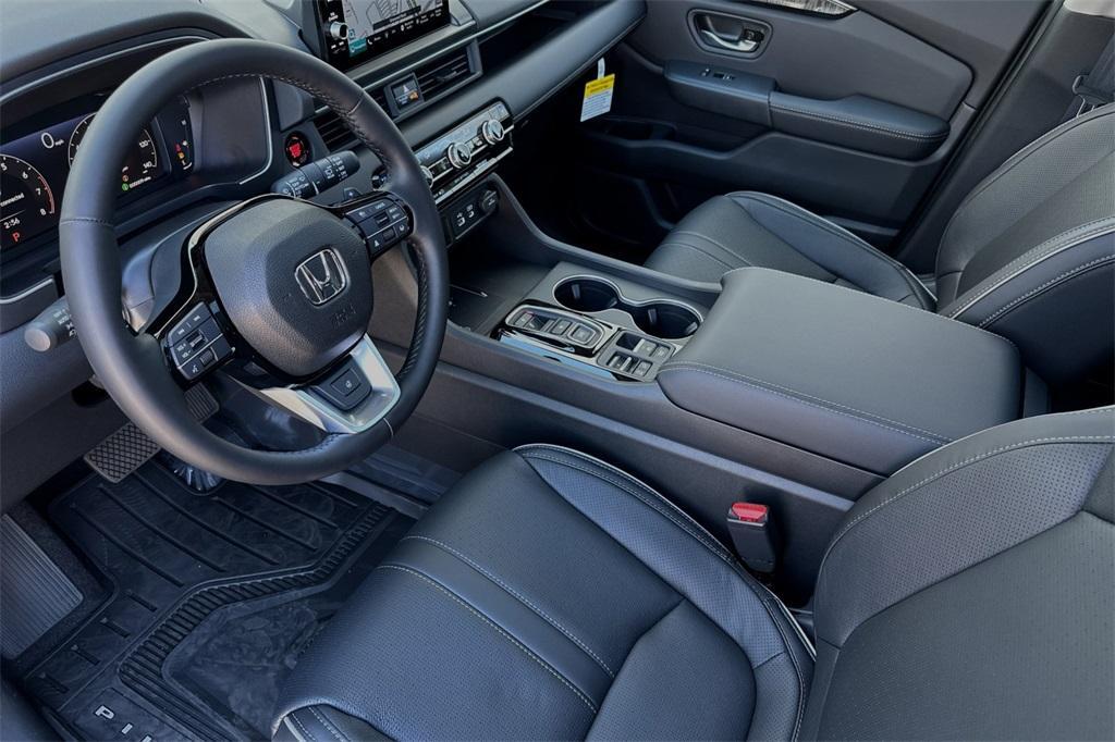 new 2025 Honda Pilot car, priced at $53,080