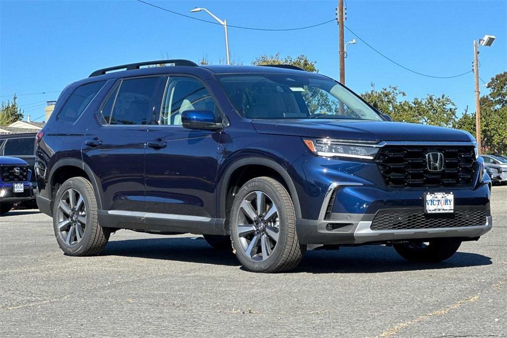 new 2025 Honda Pilot car, priced at $52,415