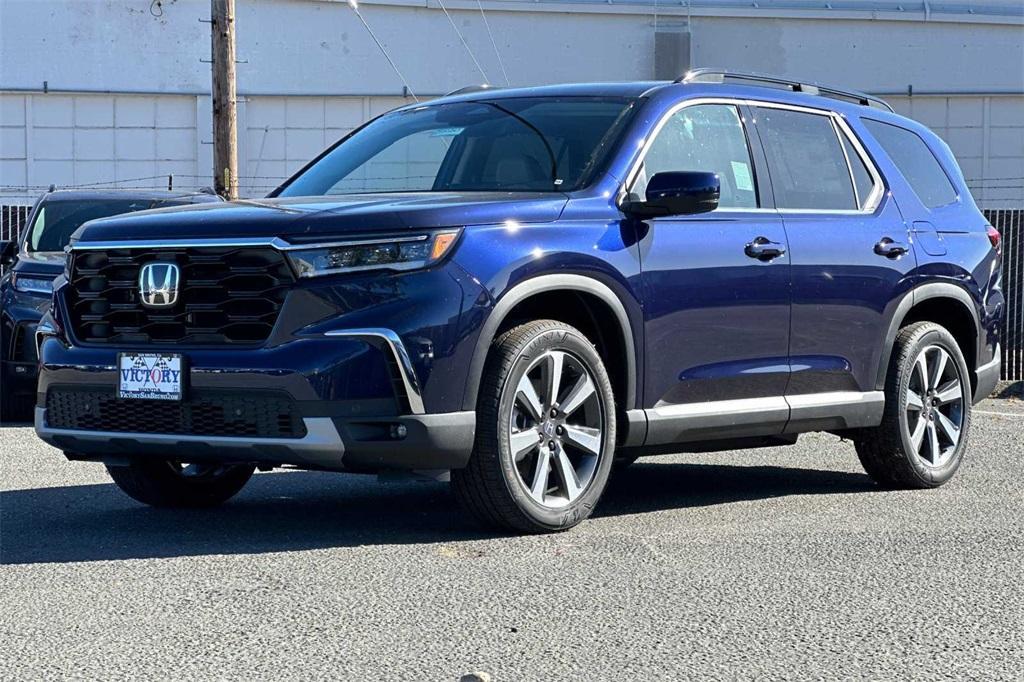 new 2025 Honda Pilot car, priced at $52,415