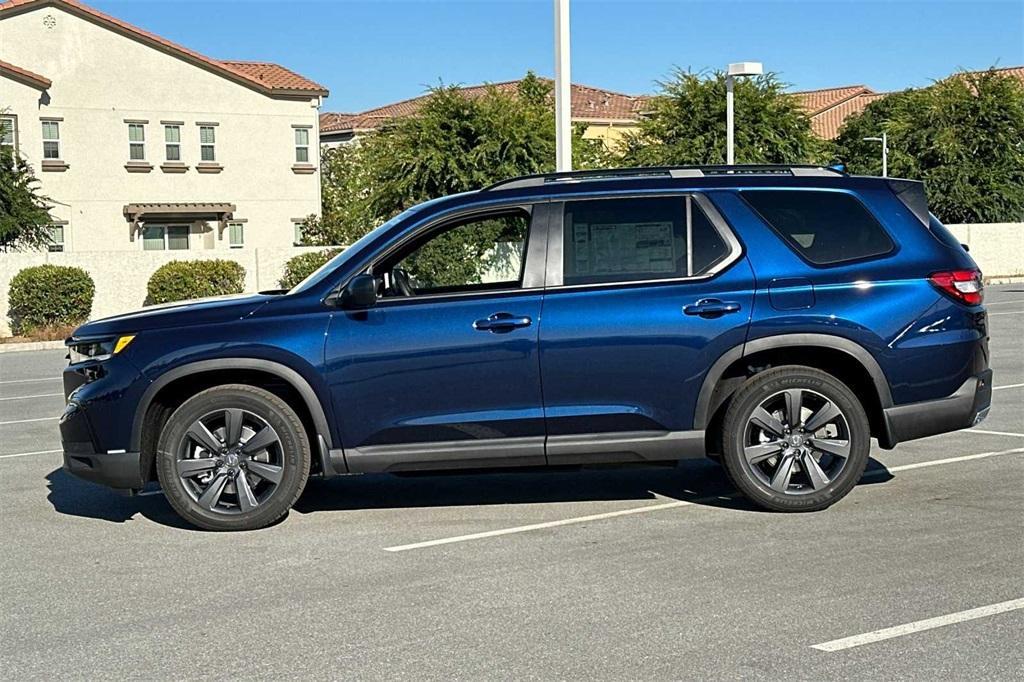 new 2025 Honda Pilot car, priced at $43,695