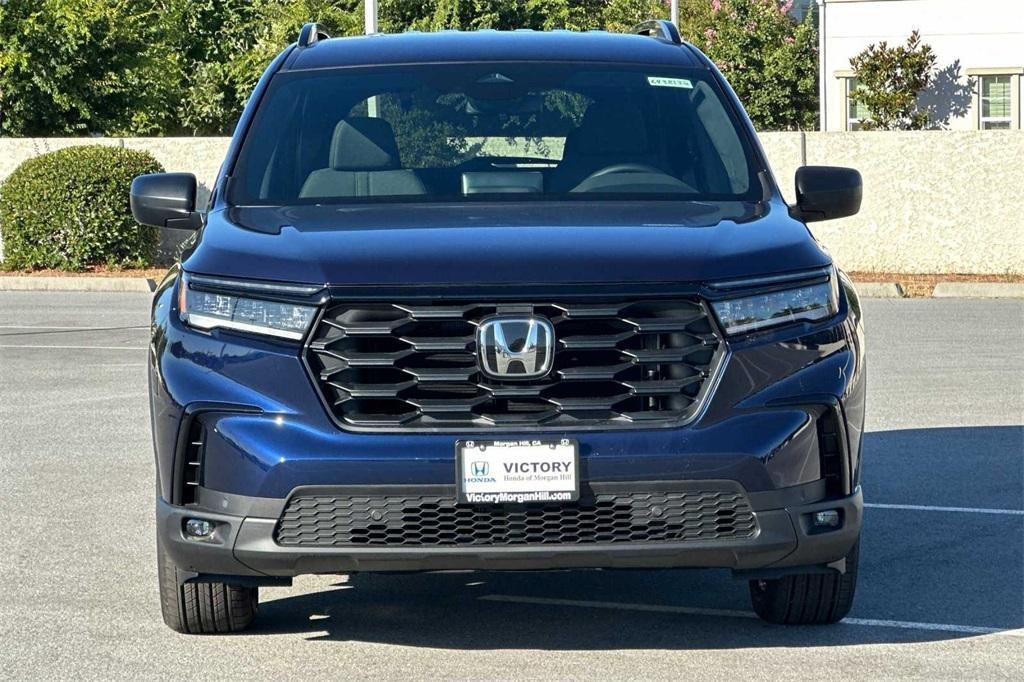 new 2025 Honda Pilot car, priced at $43,695