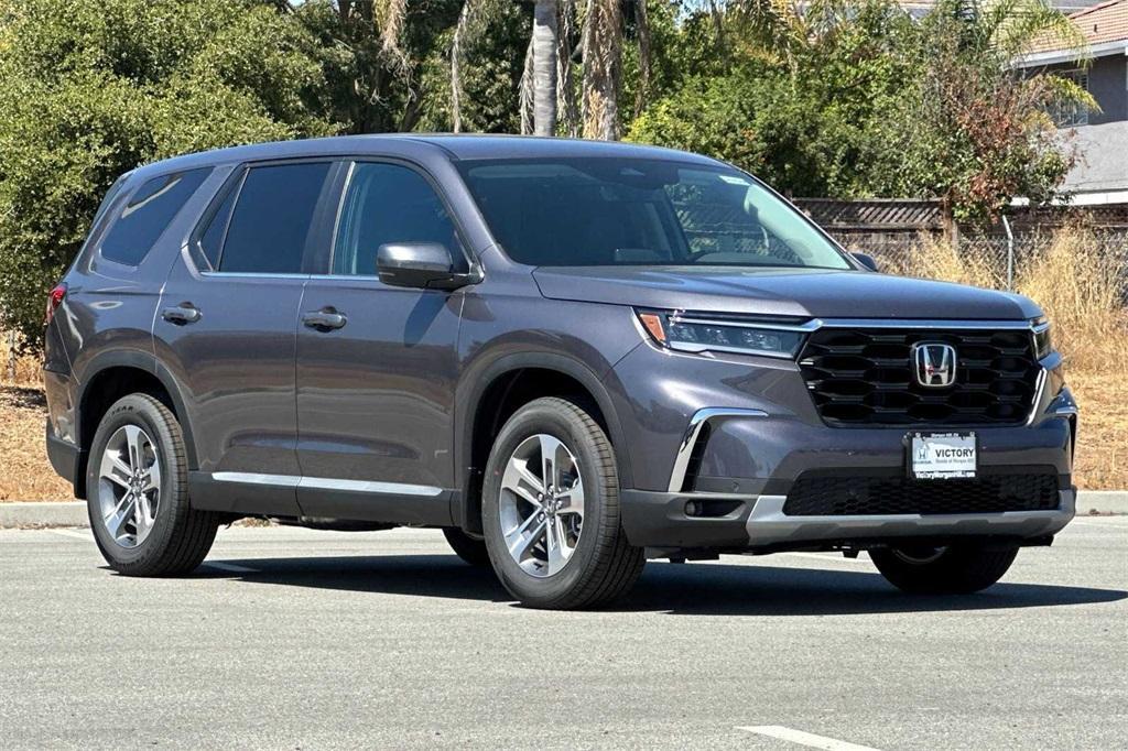 new 2025 Honda Pilot car, priced at $46,995