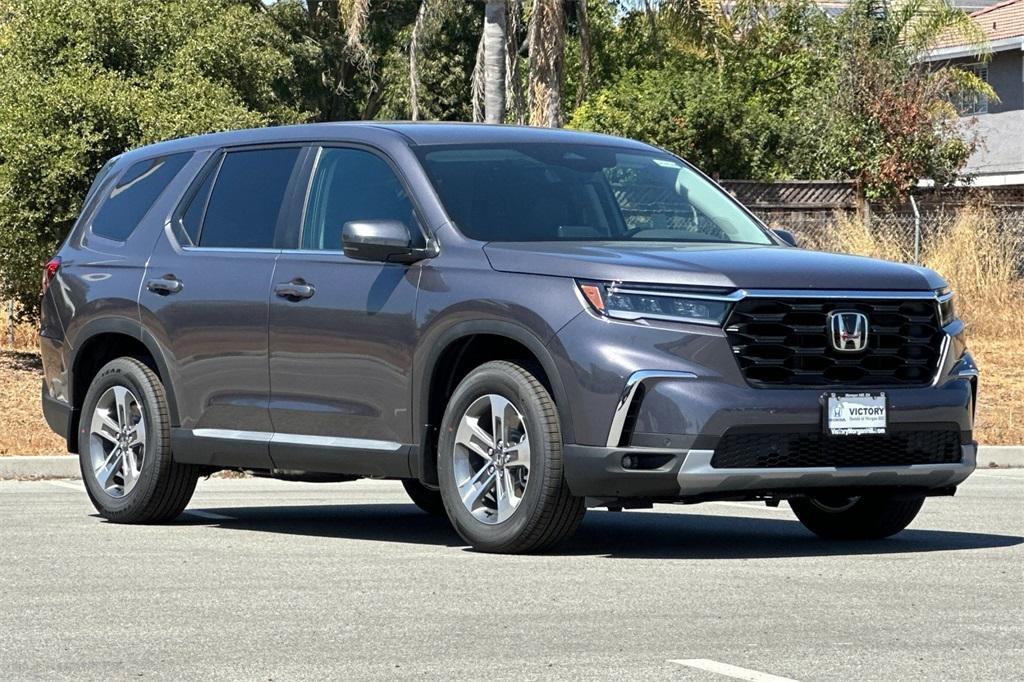 new 2025 Honda Pilot car, priced at $47,050