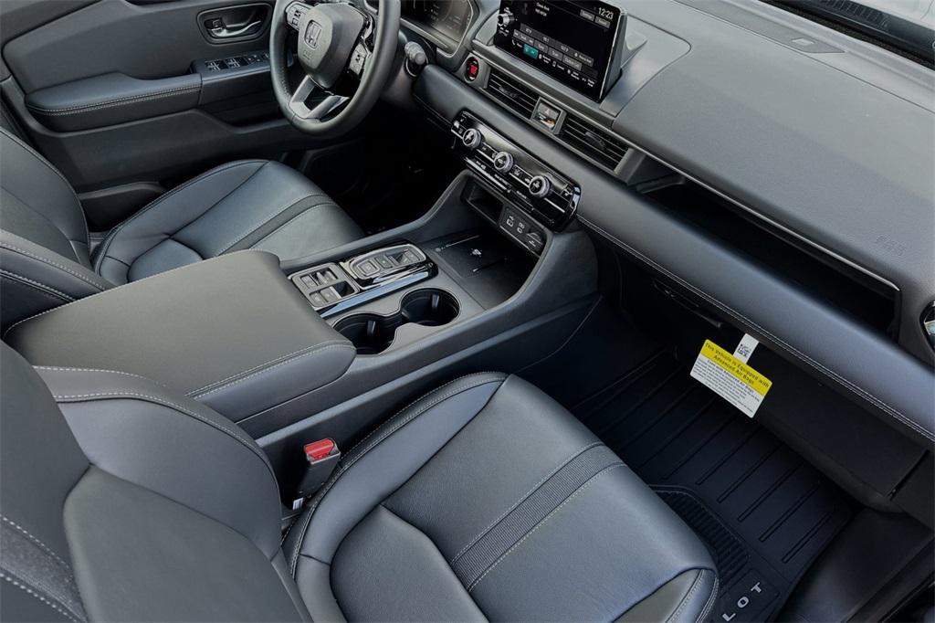new 2025 Honda Pilot car, priced at $47,050