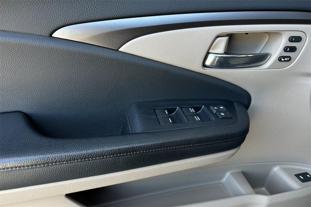 used 2020 Honda Pilot car, priced at $27,827