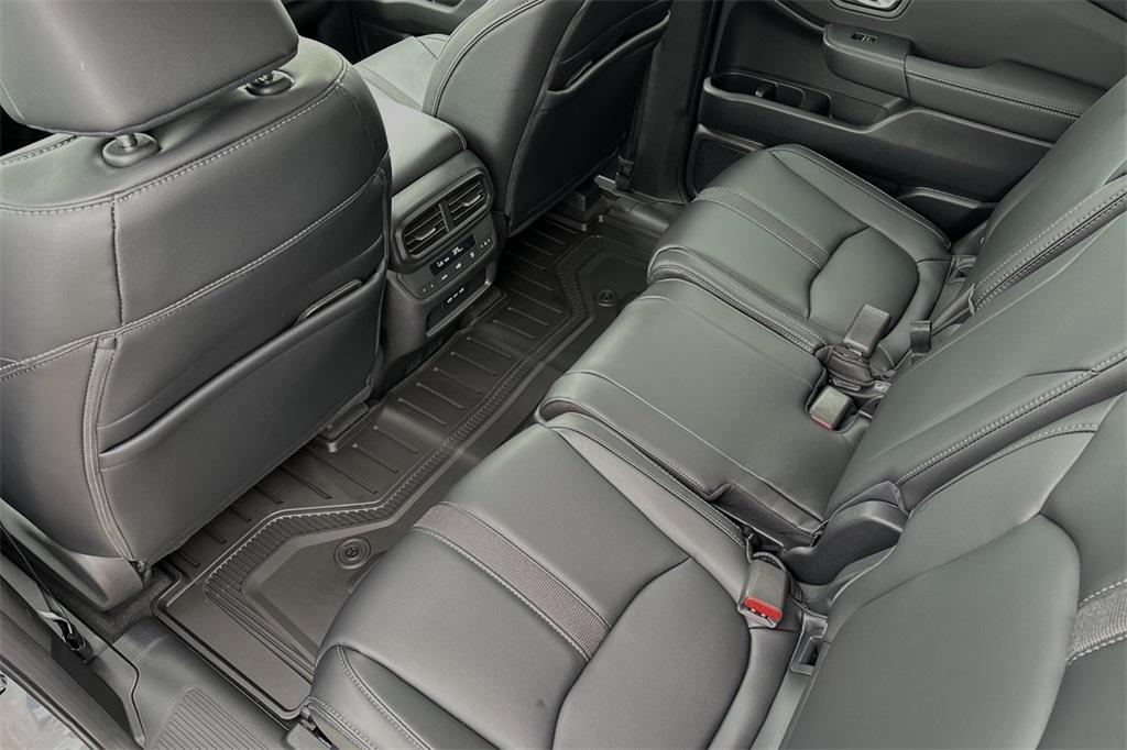 new 2025 Honda Pilot car, priced at $51,505