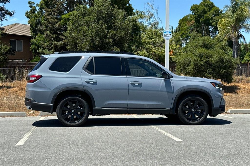 new 2025 Honda Pilot car, priced at $57,215