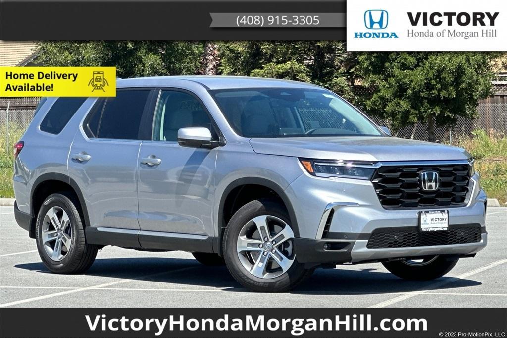new 2025 Honda Pilot car, priced at $45,680