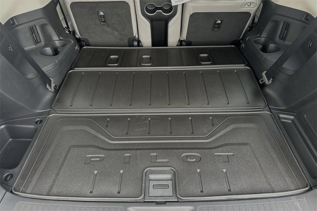 new 2025 Honda Pilot car, priced at $45,680