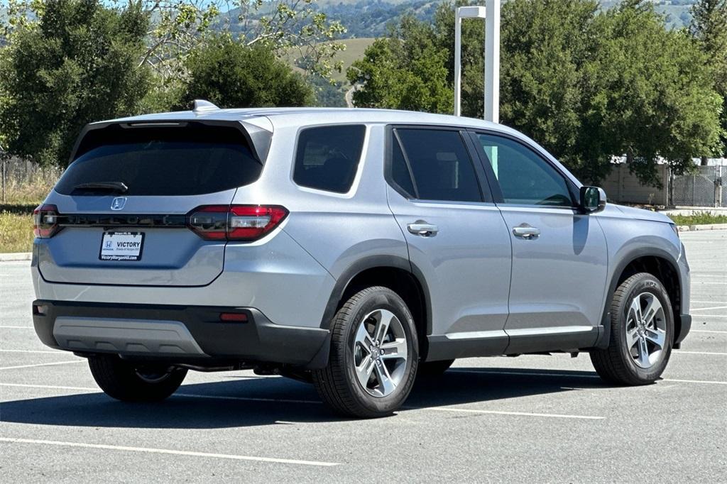 new 2025 Honda Pilot car, priced at $45,680