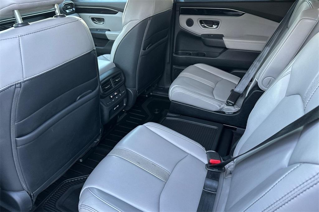 used 2023 Honda Pilot car, priced at $37,741